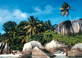 a beach perfect for a honeymoon in Seychelles